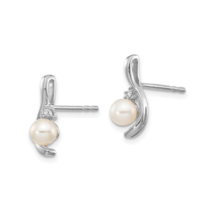 Freshwater Cultured Pearl Earrings in 14K White Gold Image 3