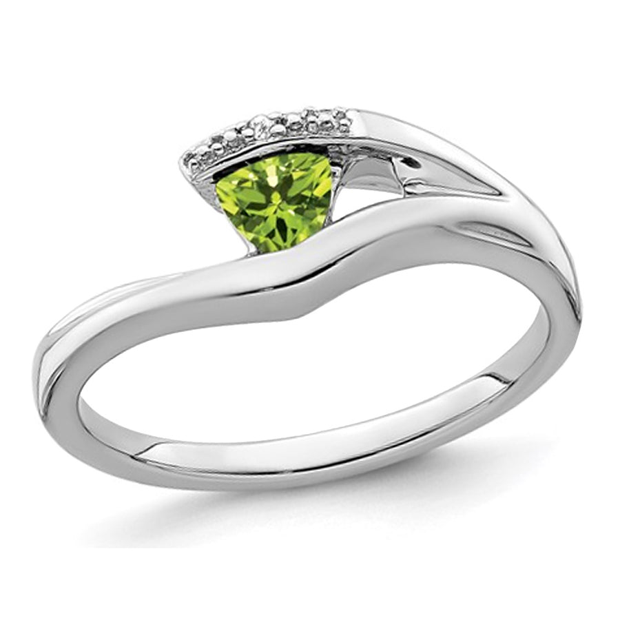 1/4 Carat (ctw) Trillion-Cut Solitaire Peridot Ring in 14K White Gold Image 1