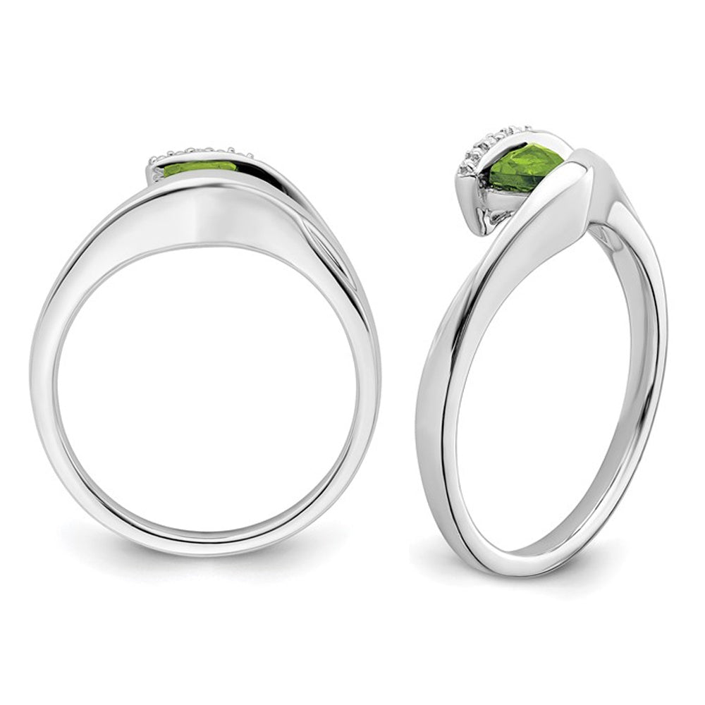 1/4 Carat (ctw) Trillion-Cut Solitaire Peridot Ring in 14K White Gold Image 2