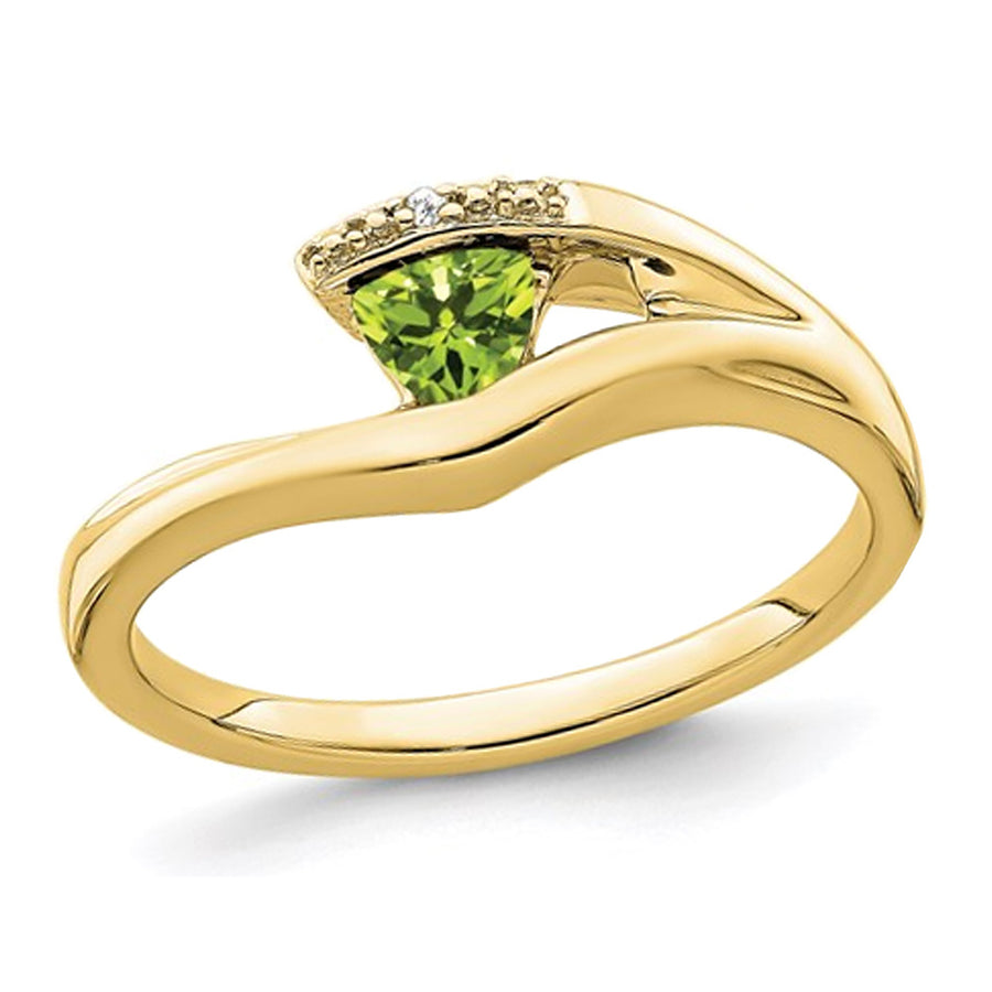 1/4 Carat (ctw) Trillion-Cut Solitaire Peridot Ring in 14K Yellow Gold Image 1