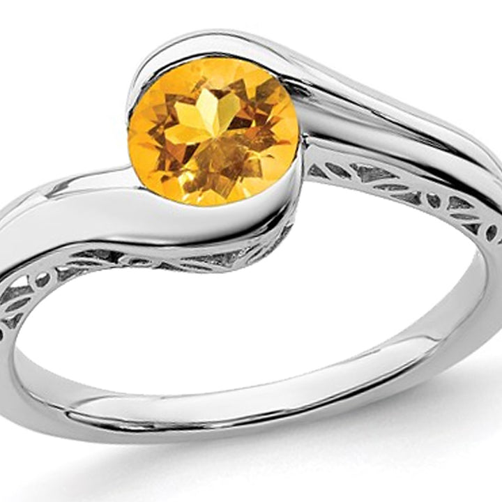7/10 Carat (ctw) Round Citrine Solitaire Ring in 14K White Gold Image 1