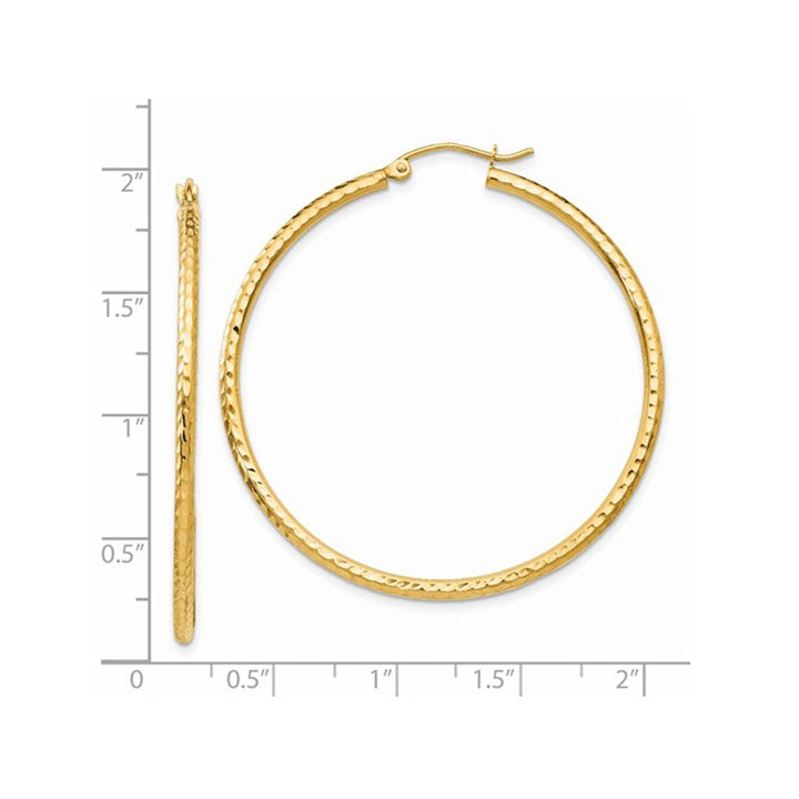 Medium Diamond Cut Hoop Earrings in 14K Yellow Gold 1 1/2 Inch (2.00 mm) Image 3