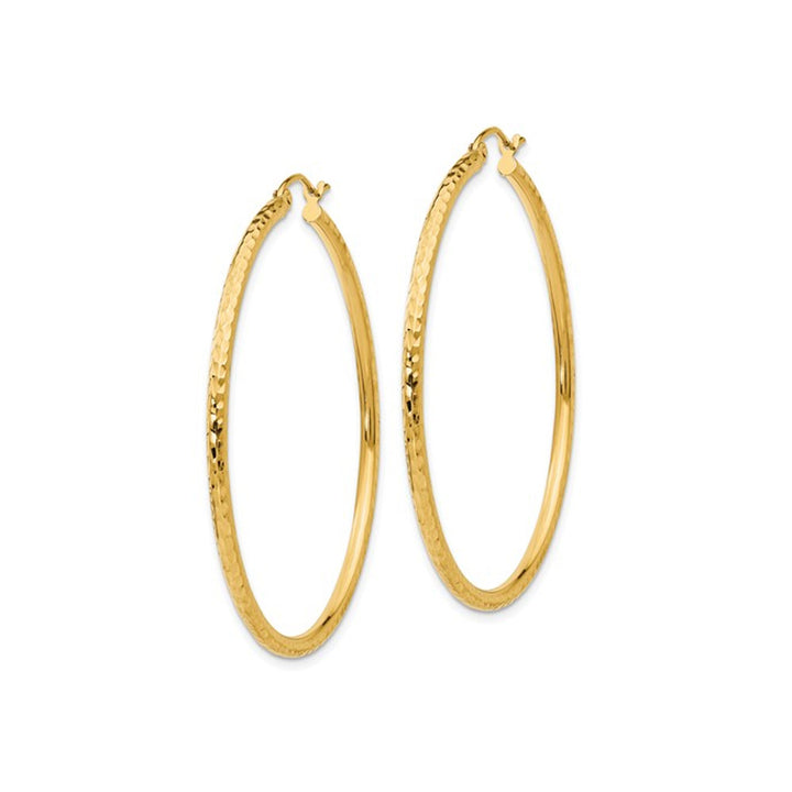 Medium Diamond Cut Hoop Earrings in 14K Yellow Gold 1 1/2 Inch (2.00 mm) Image 4