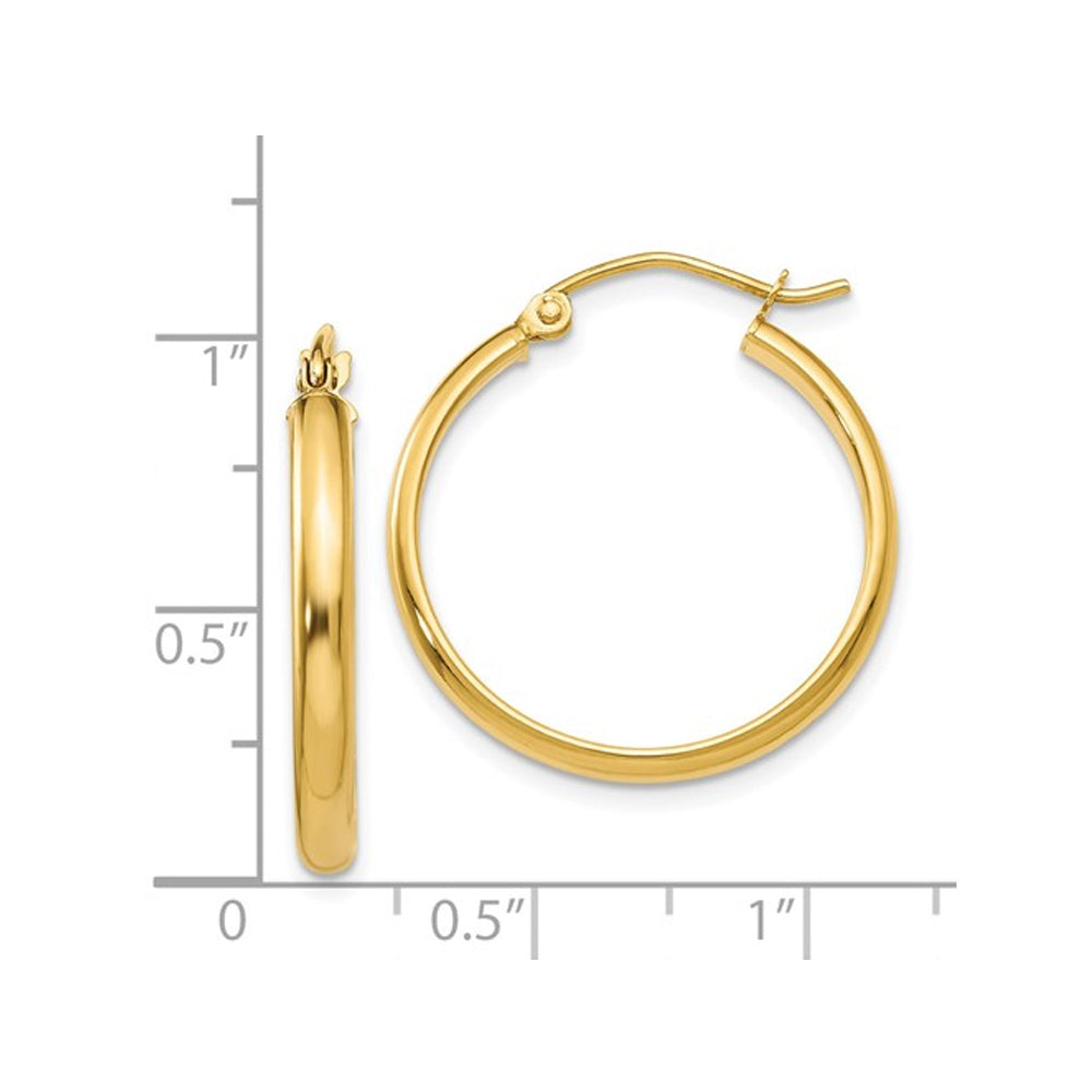 Medium Hoop Earrings in 14K Yellow Gold 1 Inch (2.75 mm) Image 4