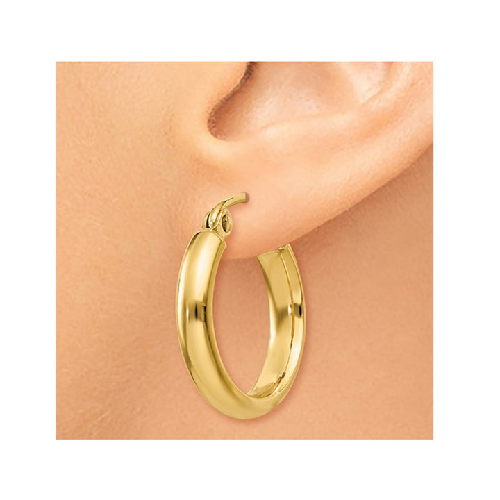 Small Hoop Earrings in 14K Yellow Gold 1/2 Inch (2.75 mm) Image 3