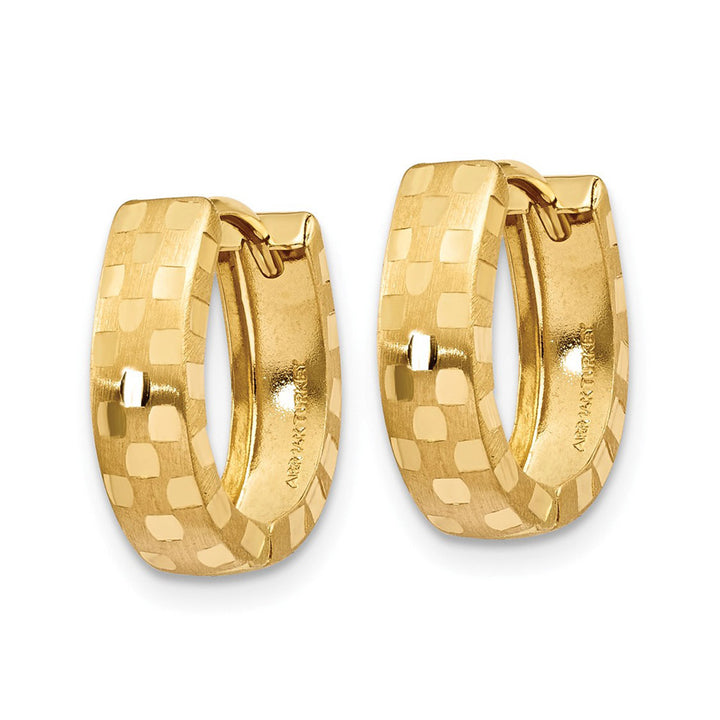 14K Yellow Gold Diamond Cut 4mm Patterned Hinged Huggie Hoop Earrings Image 2