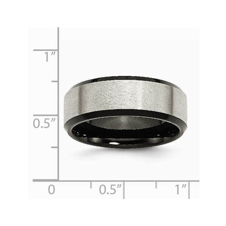 Mens Titanium 8mm Brushed Wedding Band Ring with Black Plated Beveled Edge Image 2