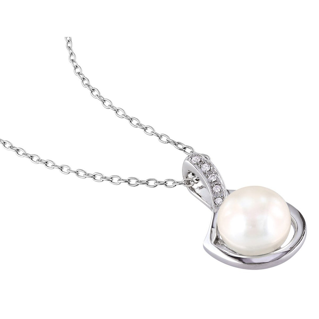 Freshwater Cultured 9-9.5mm Pearl Pendant Necklace in Sterling Silver with Chain Image 2