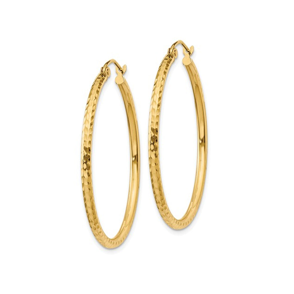 Medium Diamond Cut Hoop Earrings in 14K Yellow Gold 1 1/4 Inch (2.00 mm) Image 4