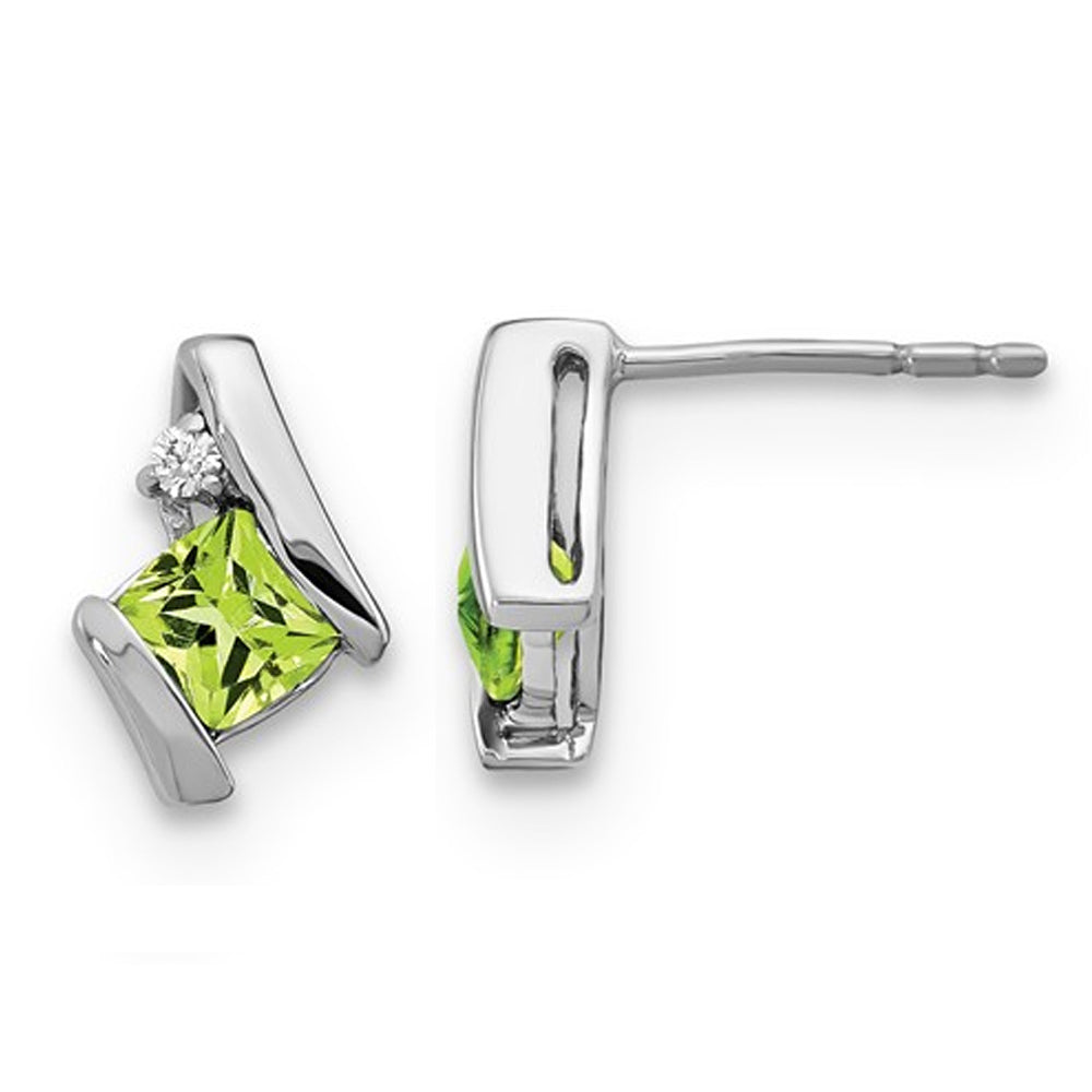 4/5 Carat (ctw) Peridot Stud Earrings in Sterling Silver (4mm) Image 1