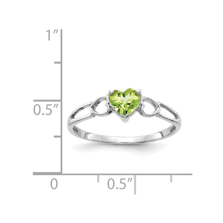 2/5 Carat (ctw) Peridot Heart Ring in 10K White Gold (SIZE 6) Image 3