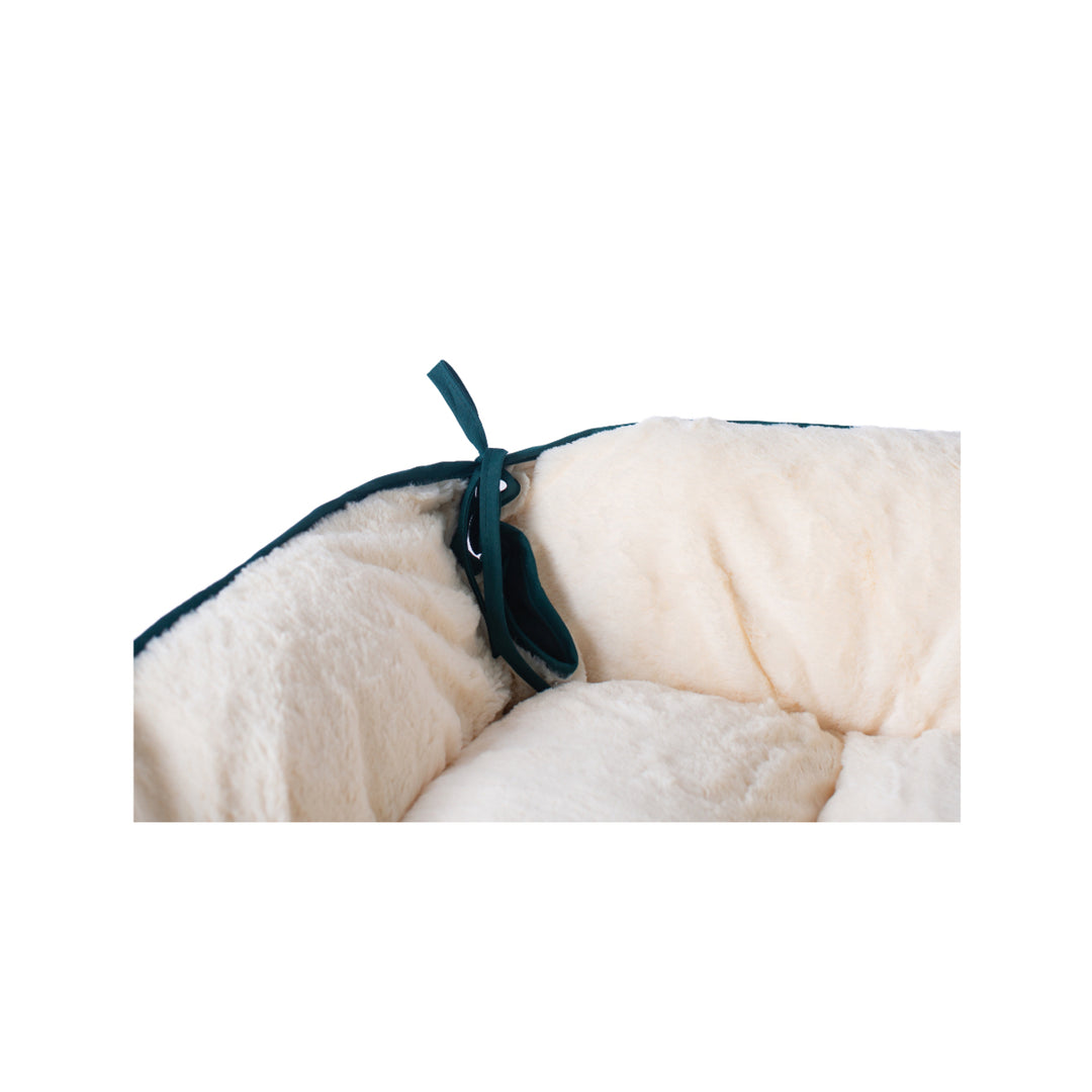 Armarkat Model D04 Large Laurel Green and Ivory Pet Bed and Mat Image 8