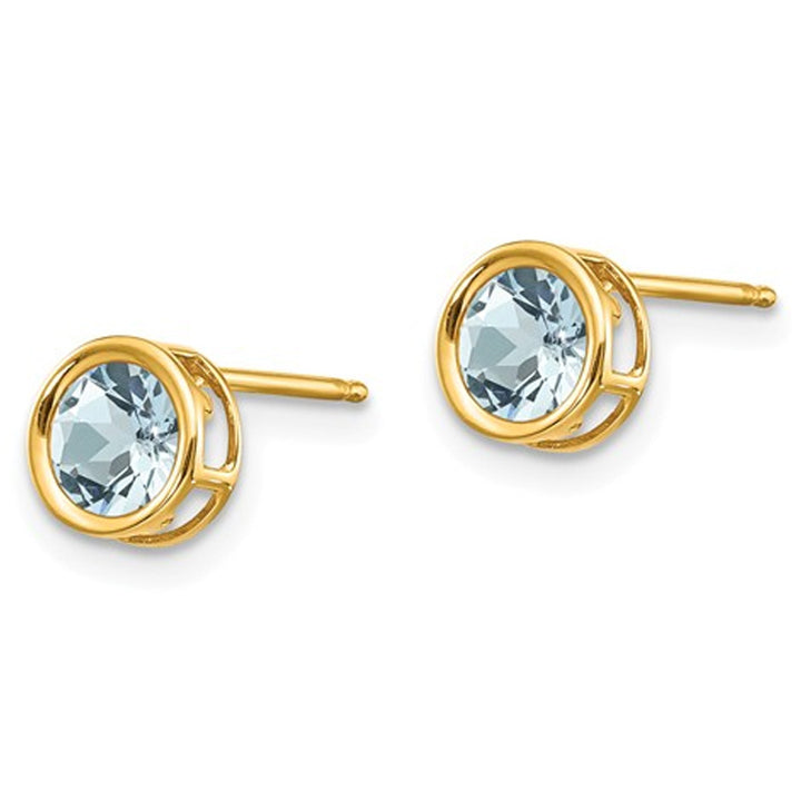 4/5 carat (ctw) Aquamarine Stud Earrings in 14K Yellow Gold Image 3