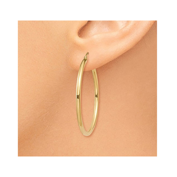 14K Yellow Gold Lightweight Tube Hoop Earrings 1 1/4 Inch (2.00 mm) Image 4