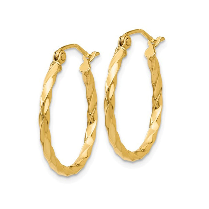 Medium Twist Hoop Earrings in 14K Yellow Gold 3/4 Inch (2.00 mm) Image 4