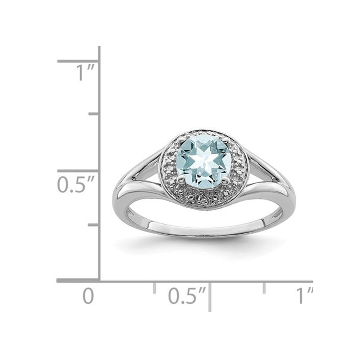 7/10 Carat (ctw) Aquamarine Ring in Sterling Silver Image 3