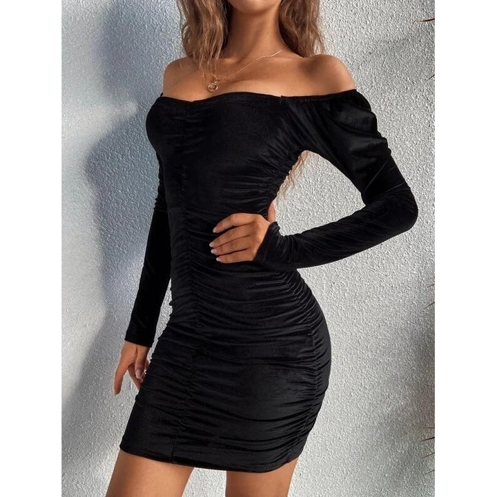 Ruched Sweetheart Neck Velvet Bodycon Dress Image 4