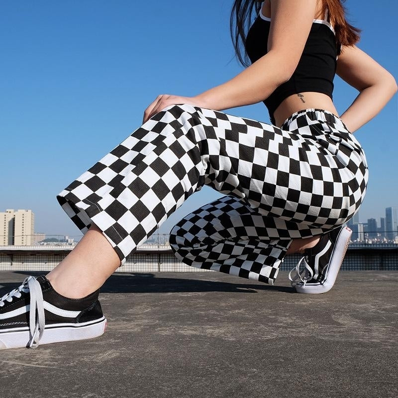 Womens Black And White Checkerboard Pattern Contrast Color Slimming Casual Pants Womens Wide-leg Pants Image 2