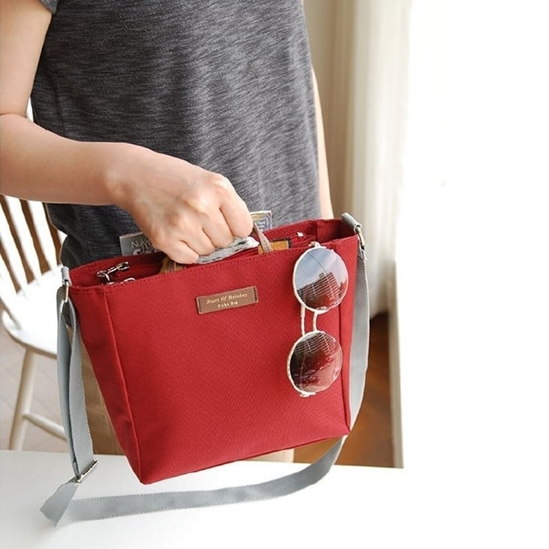 Lightweight Multi-compartment Shoulder Bag Can Be Carried Image 1