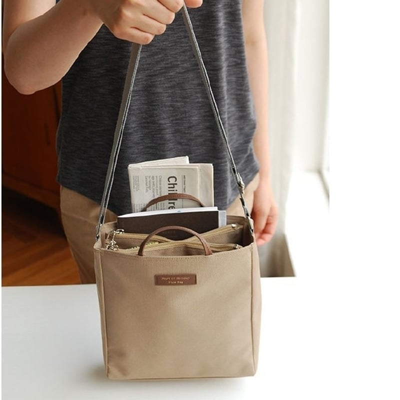 Lightweight Multi-compartment Shoulder Bag Can Be Carried Image 1