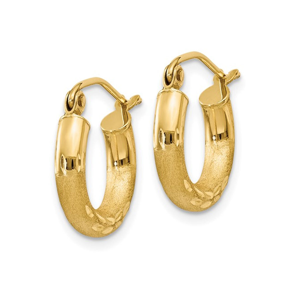 14K Yellow Gold Small Satin and Diamond-Cut Hoop Earrings 1/2 Inch (3.00 mm) Image 2