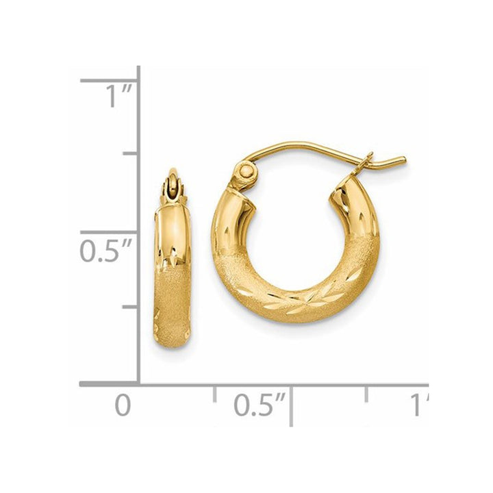 14K Yellow Gold Small Satin and Diamond-Cut Hoop Earrings 1/2 Inch (3.00 mm) Image 4