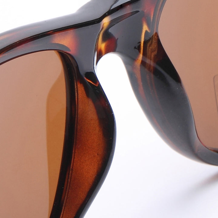 Classic Frame Sunglasses 100% UV 400 protection Image 3