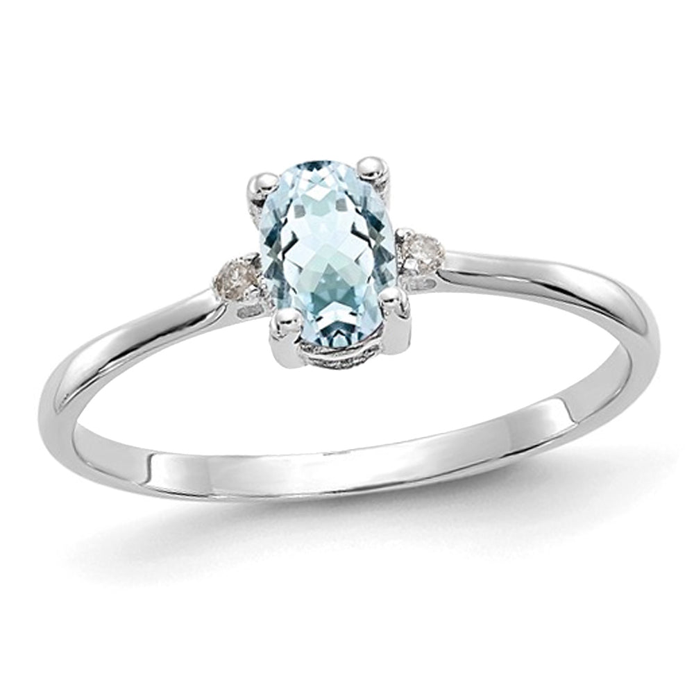 2/5 Carat (ctw) Oval-Cut Light Aquamarine Ring in 14K White Gold Image 1