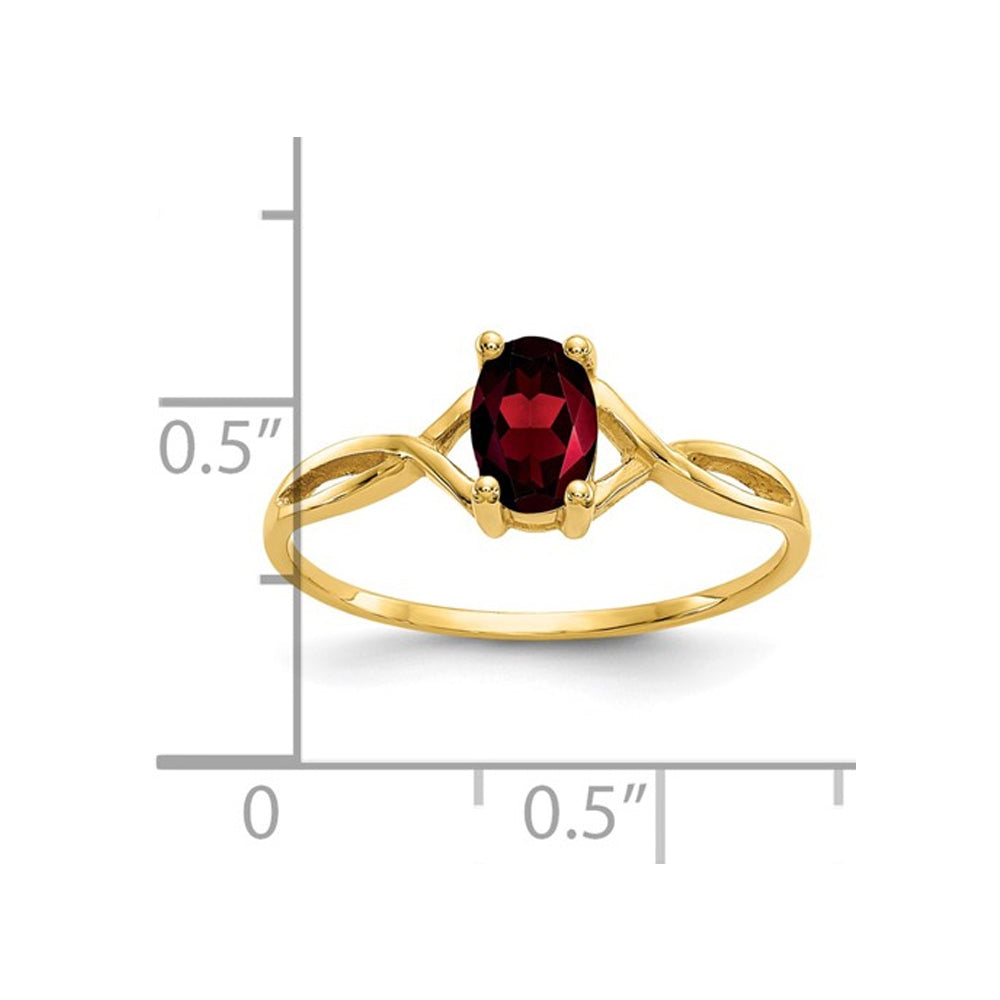 3/5 Carat (ctw) Solitaire Garnet Ring in 14K Yellow Gold Image 2