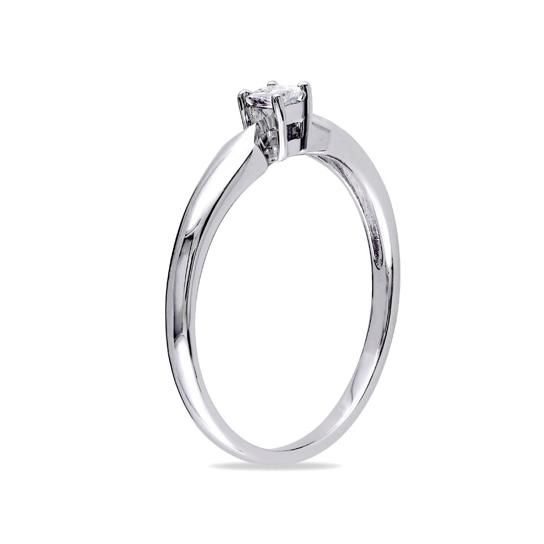 1/10 Carat (ctw I-J I1-I2) Diamond Solitaire Promise Ring in Sterling Silver Image 3