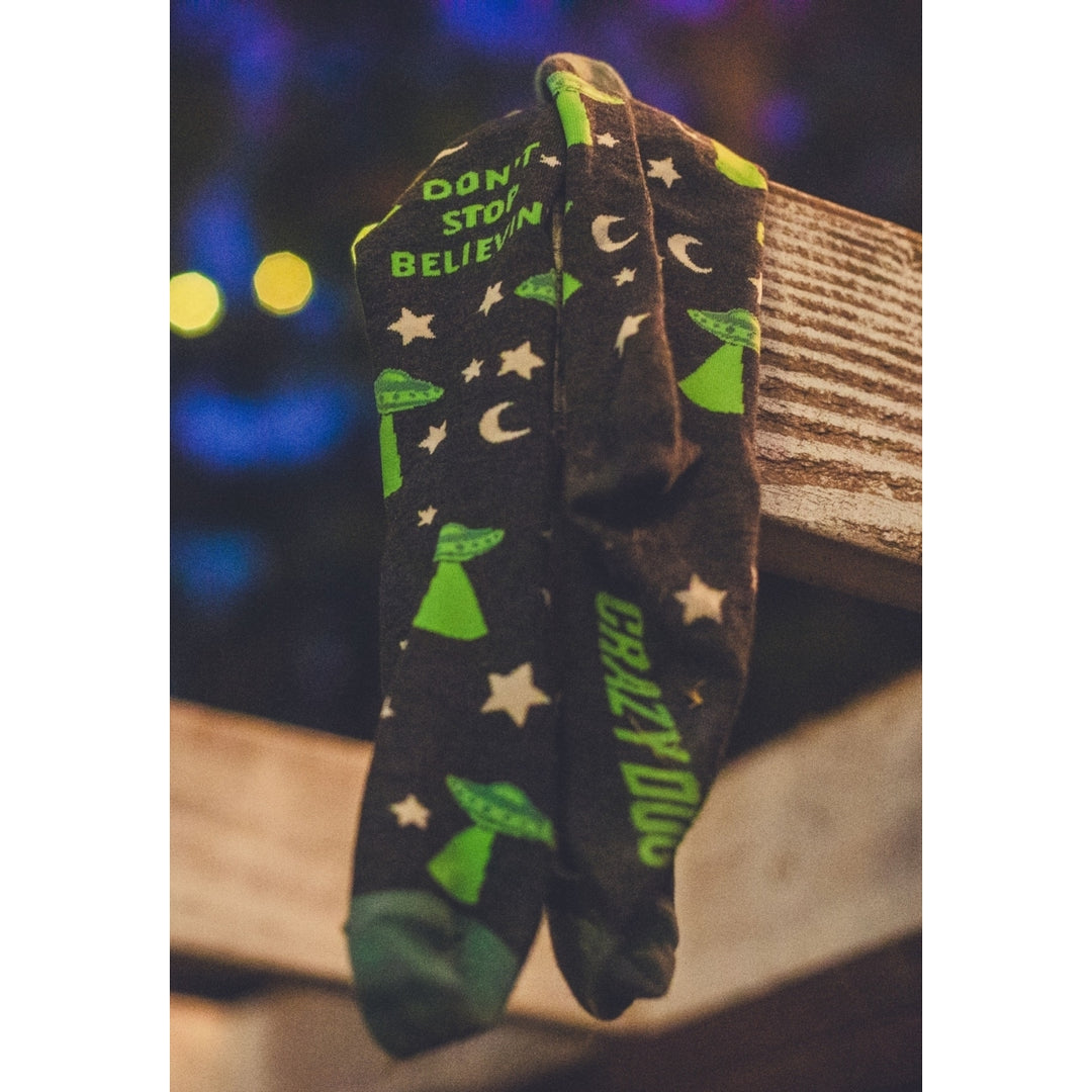 Mens Dont Stop Believin Socks Funny UFO Space Alien Sci Fi Footwear Image 7