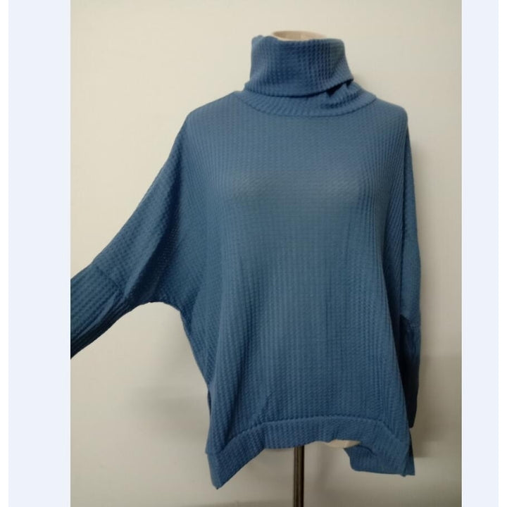 Women Turtleneck Batwing Sleeve High Low Hem Side Slit Waffle Knit Image 3