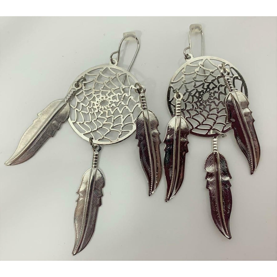 1 PAIR OF 3 INCH METAL DREAM CATCHER SILVER DANGLE EARRINGS WITH FEATHERS Image 1