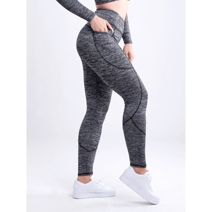 High-Waisted Classic Gym Leggings with Side Pockets Image 3