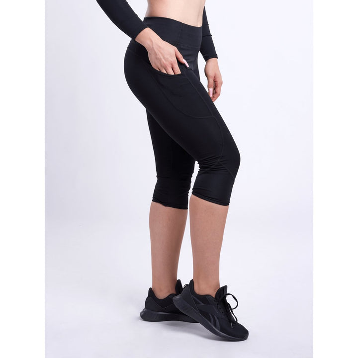 Mid-Rise Capri Fitness Leggings with Side Pockets Image 4