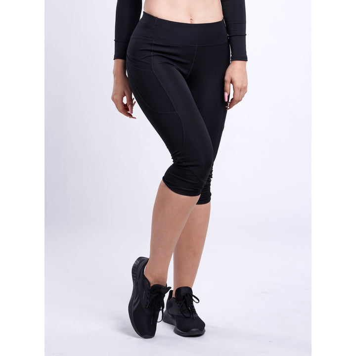 Mid-Rise Capri Fitness Leggings with Side Pockets Image 12