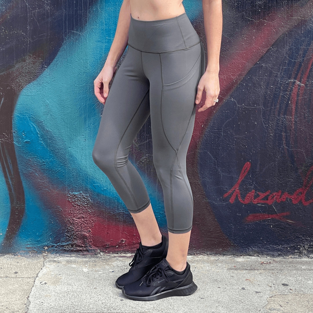 Seajoy High-Waisted Capri Leggings Women Athletic Pants with Hip Pockets Size S Image 6