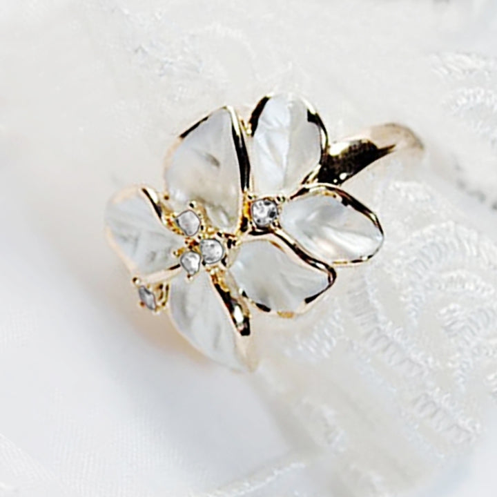 Womens Fashion Flower Pattern Weddding Party Alloy Ring Charming Jewelry Gift Image 4