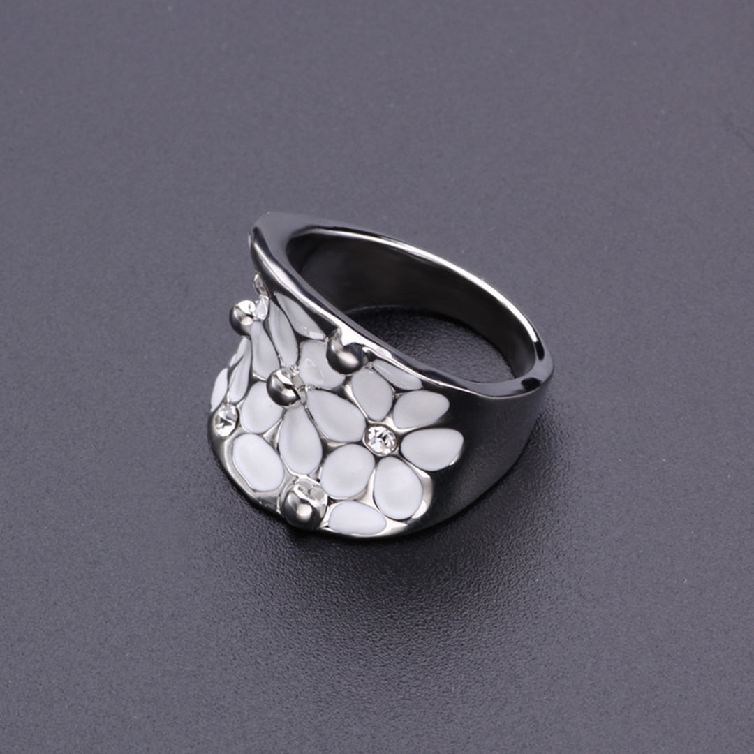 Ladies Ring Flower Pattern Finger Decoration White Wedding Band Ring for Year Gift Image 3