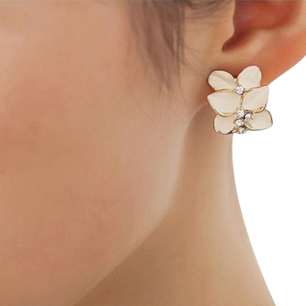 Women Fashion Luxury Elegant White Gardenia Flower Pattern Stud Earrings Image 4