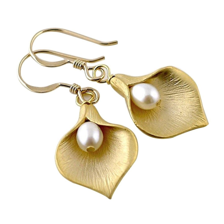 Creative Women Faux Pearl Flower Petal Pendant Hook Earrings Retro Party Jewelry Image 1