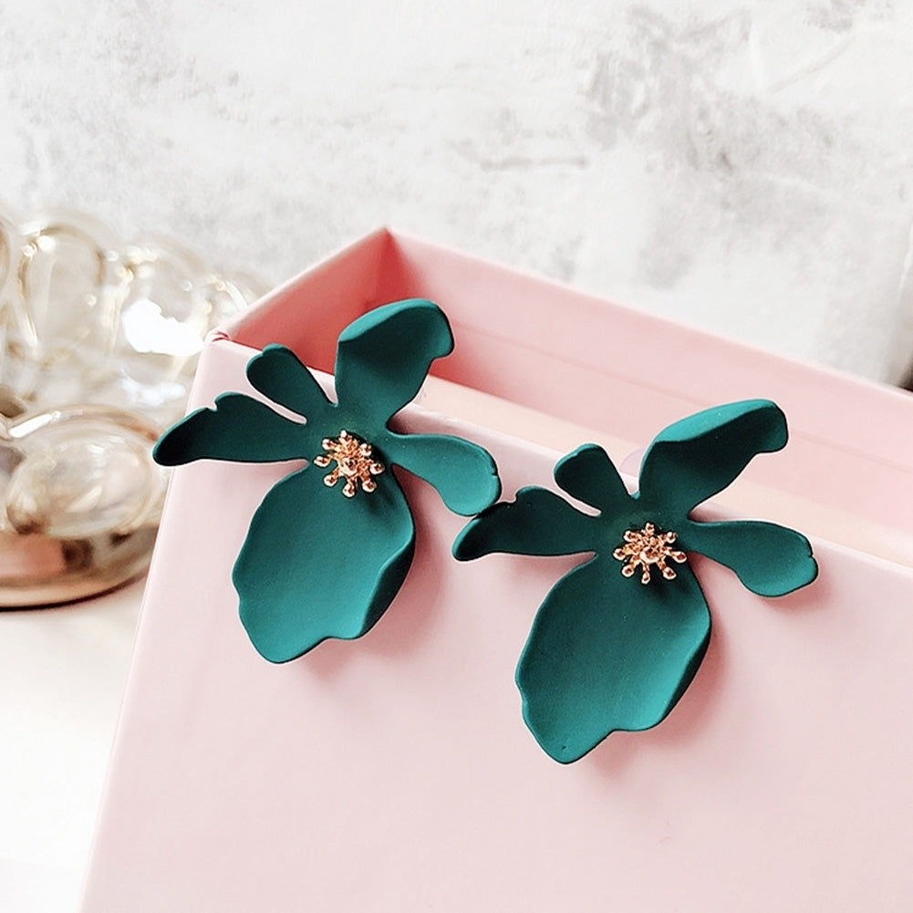 Fashion Daisy Flower Shape Metal Ear Stud Earrings Women Party Jewelry Gift Image 1