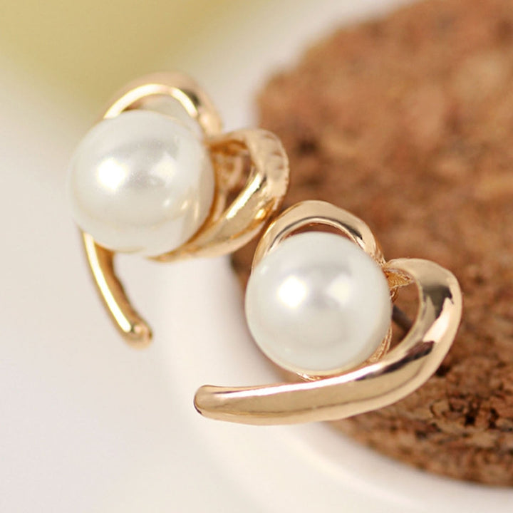 1 Pair Ear Studs Heart-shaped Easy to Match Alloy Elegant Faux Pearl Stud Earrings for Daily Life Image 3