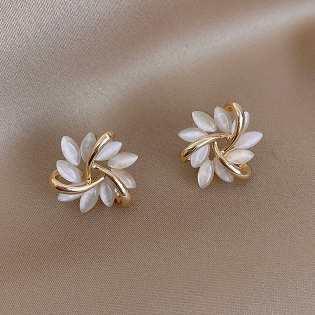 1 Pair Petal Circle Flower Shape Women Earrings Alloy Geometric Round Stud Earrings Jewelry Accessory Image 2