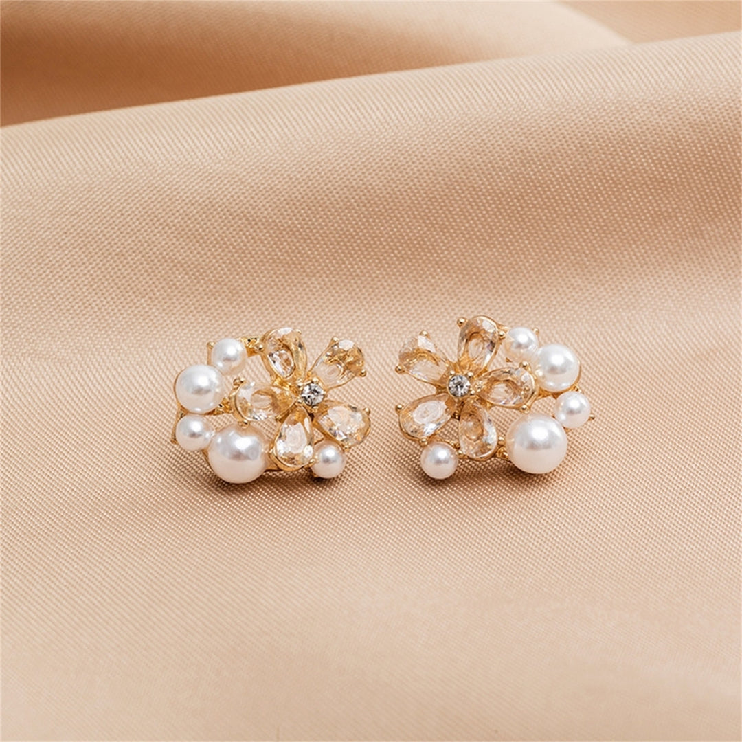 1 Pair Ear Stud Eye-catching High Hardness Alloy Anti-fade Flower Shape Stud Earrings for Women Image 2