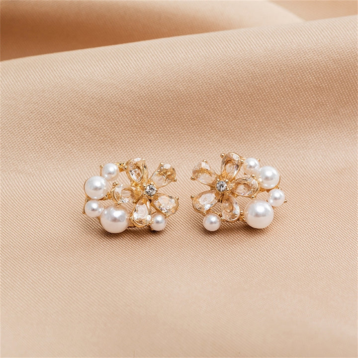 1 Pair Ear Stud Eye-catching High Hardness Alloy Anti-fade Flower Shape Stud Earrings for Women Image 2