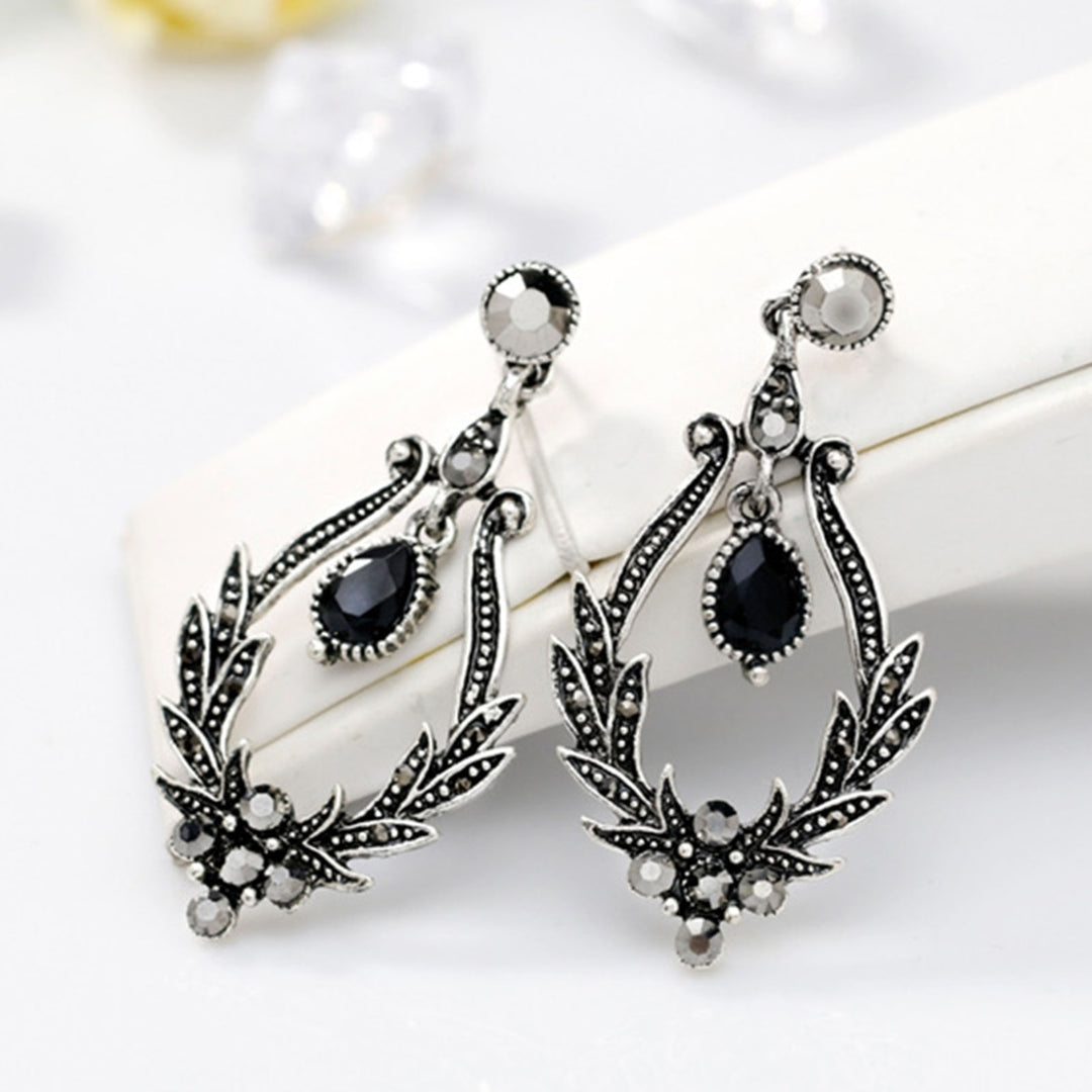 1 Pair Elegant Dangle Earrings Hollow Out Wear-resistant Ear Decoration Luxurious Stud Earrings for Banquet Image 1