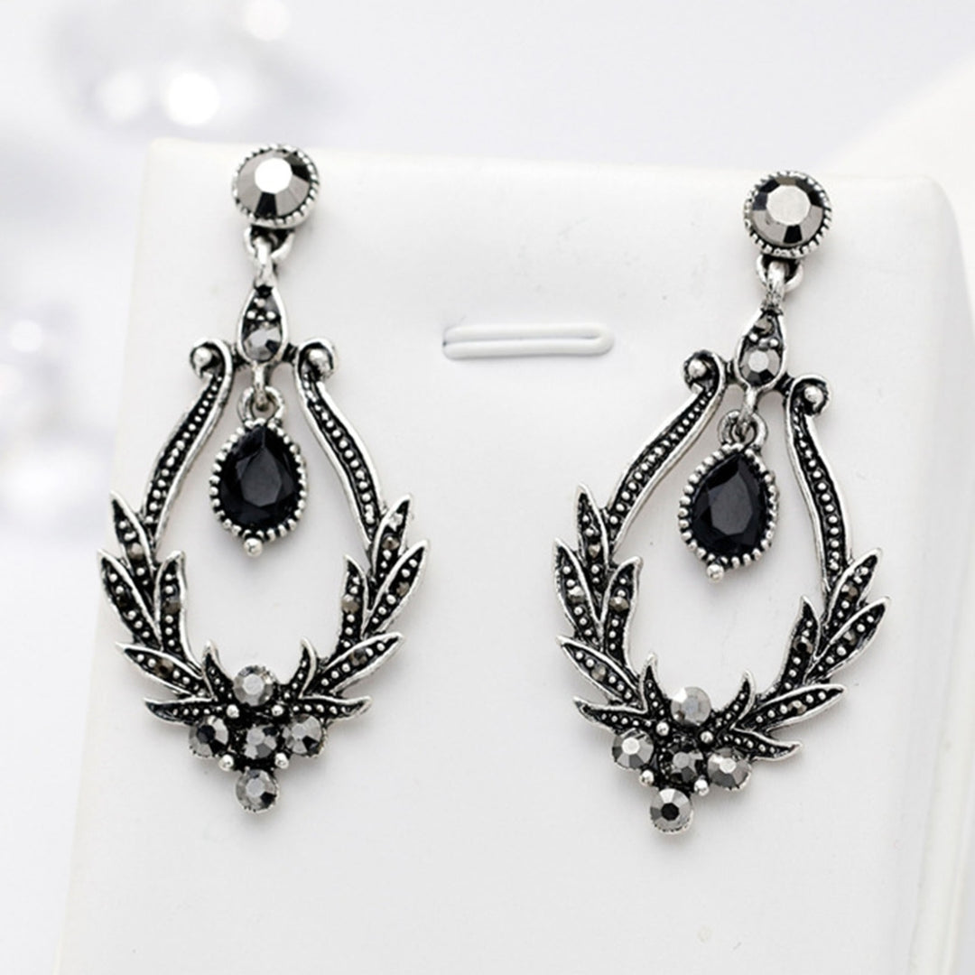 1 Pair Elegant Dangle Earrings Hollow Out Wear-resistant Ear Decoration Luxurious Stud Earrings for Banquet Image 3