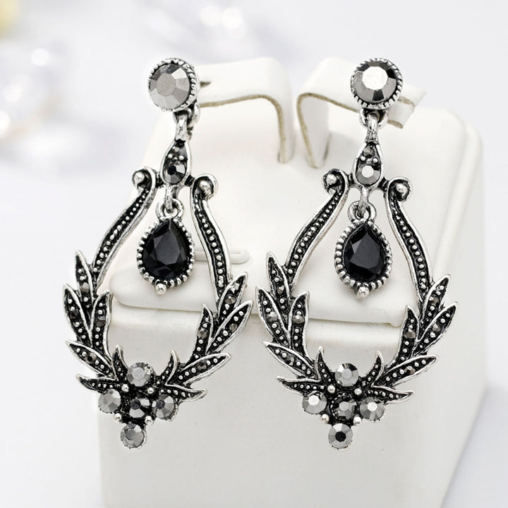 1 Pair Elegant Dangle Earrings Hollow Out Wear-resistant Ear Decoration Luxurious Stud Earrings for Banquet Image 4