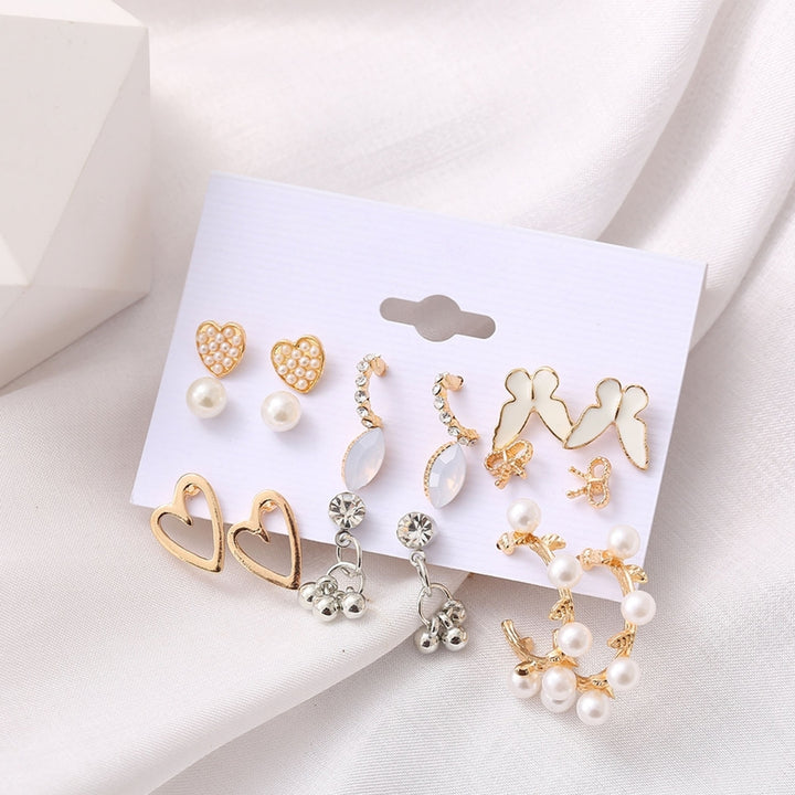 1 Set Stud Earrings Heart Rhinestone Acrylic Fashion Appearance Sparkling Earrings for Daily Wear Image 3